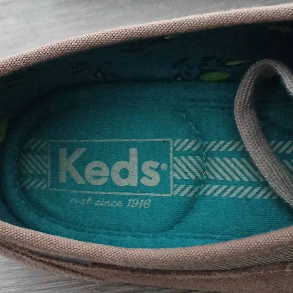 Keds Woman's tan suede lace up sneakers Sz 9 EUC worn once